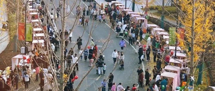 本周六，来小镇冬日市集一起创造新年的快乐！