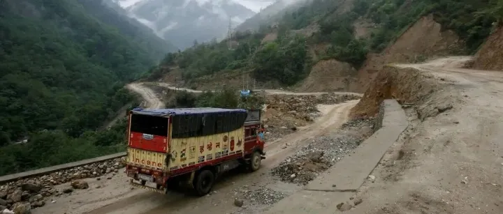 编译 | 未雨绸缪？印在喜马拉雅山沿线发起基建冲刺