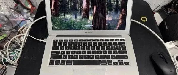 MacBook Air 13 寸 2015 年款i5 / 4G 内存 / 256G SSD