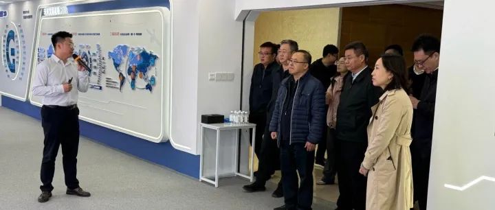 工信部规划司二级巡视员贺晓文一行莅临星图智慧调研交流