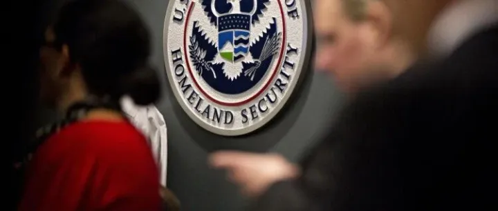 ICE大危机！  数千名美国联邦特工被“开盒”！