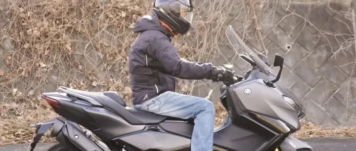 【试驾】雅马哈TMAX560：称霸25年的旗舰运动踏板，为何至今仍是同级标杆？