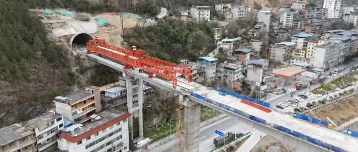 G211旬阳过境隧道群及汉江大桥改建项目主体工程实现全线贯通