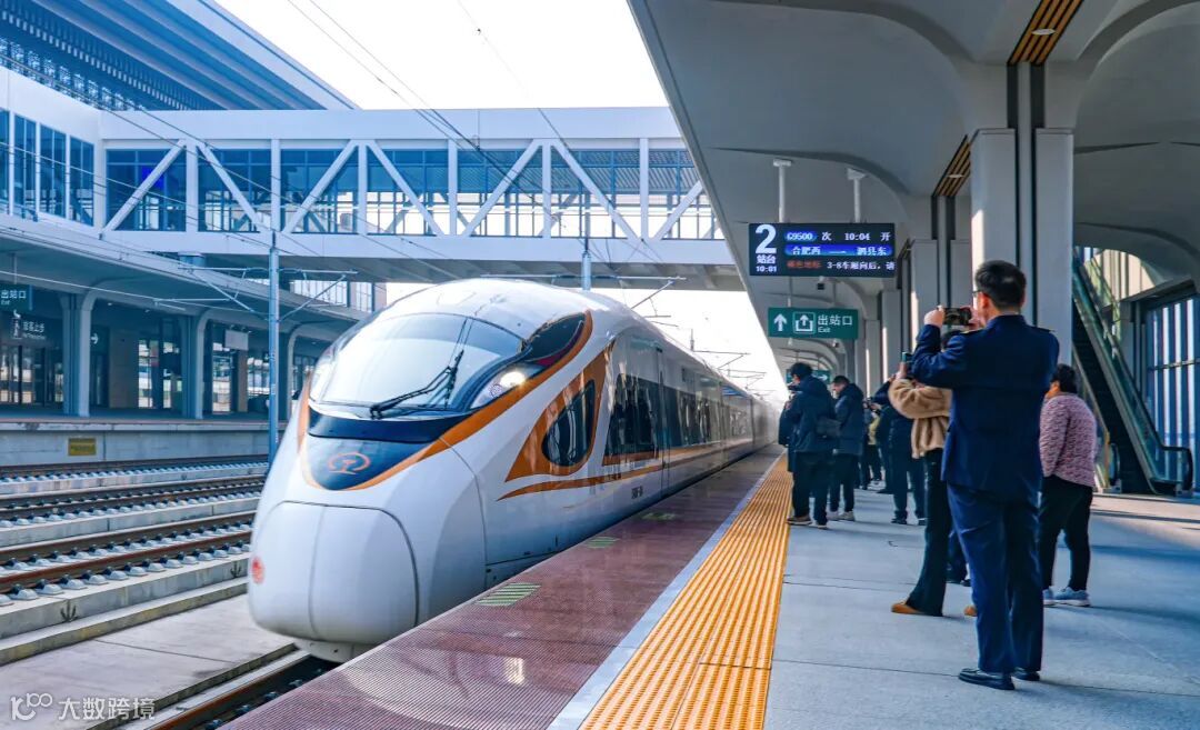 明光高铁进站  胡万里摄 2025.12.30.jpg