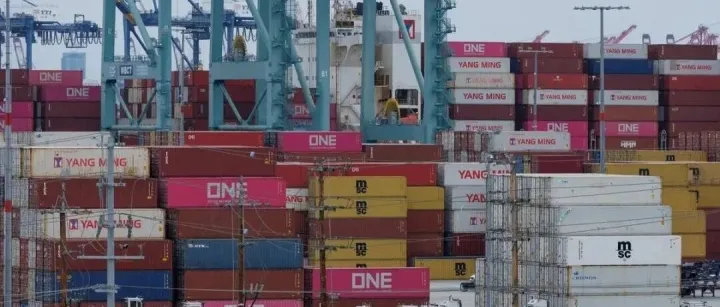 尽管面临贸易动荡，长滩港2025年吞吐量仍创历史新高