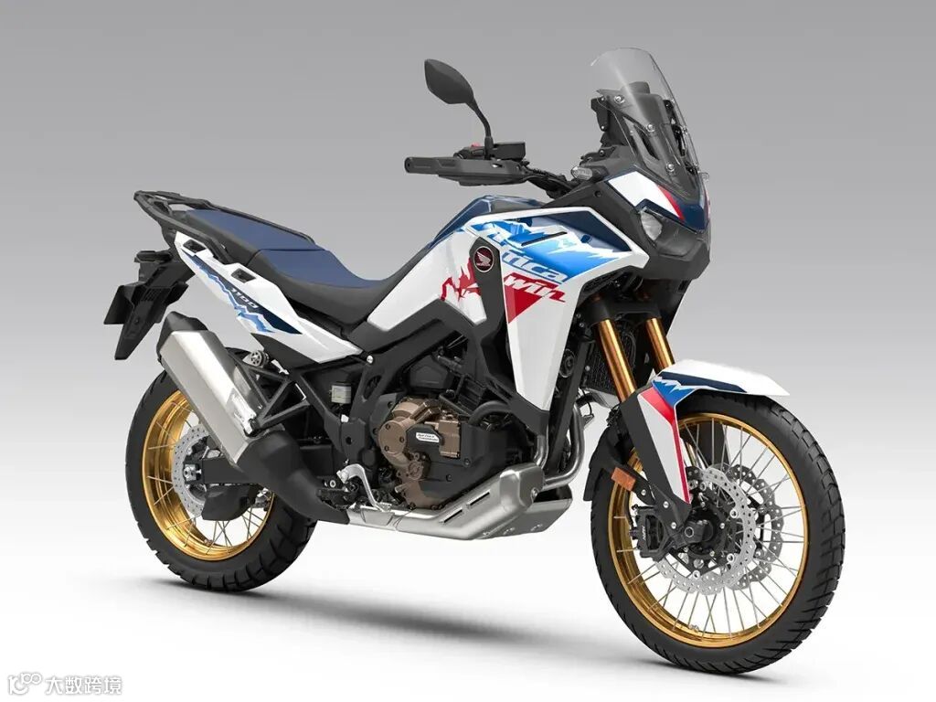 DCT 搭載車型：搭載自動變速機構、可透過把手按鍵進行換檔操作