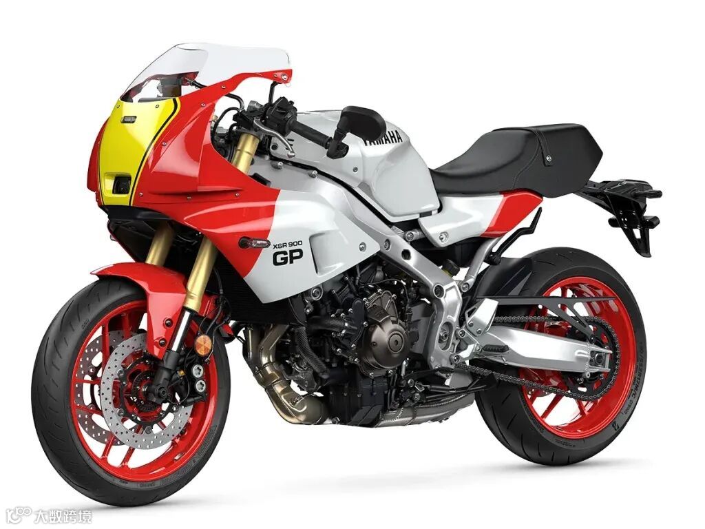 黃色號碼牌風格的彩繪與紅色輪框，營造出 Marlboro 萬寶路的視覺感。