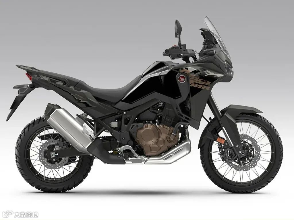 風格簡約且酷炫的「消光彈道黑金屬色」。