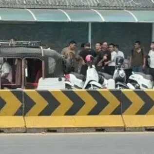 凌晨两点还在等！柬埔寨大批中国人在使馆前排队