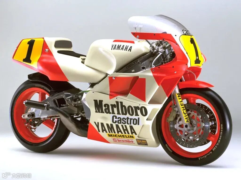 採用 Marlboro 萬寶路塗裝的 1987 年式 YZR500。1 號車為 1986 年 WGP 冠軍Eddie Lawson（艾迪·勞森 ）的座駕。