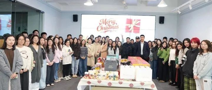 这一刻，我们在Ezkey共度温馨圣诞！