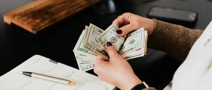 最新薪酬报告：应届生年薪40万刀，这些公司给得最大方！