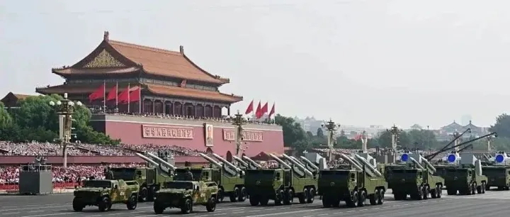弘揚抗戰(zhàn)精神，汲取奮進力量—成資協(xié)同創(chuàng)新總部基地組織入駐企業(yè)觀看閱兵儀式