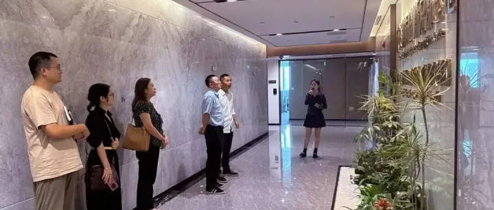 成都科技服務(wù)集團張慶一行蒞臨成資協(xié)同創(chuàng)新總部基地調(diào)研交流