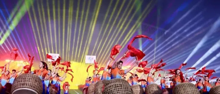 滇超隆重開(kāi)幕，玉溪市委主要領(lǐng)導(dǎo)蒞臨大眼莓＆悟空種苗展臺(tái)指導(dǎo)