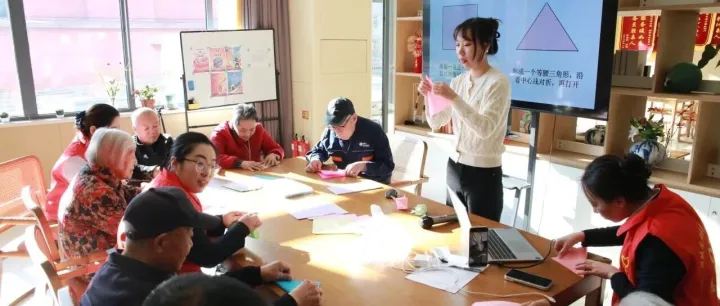 指尖折福氣，巧藝暖銀齡丨 “銀齡課堂” 手工折紙課解鎖吉祥寓意