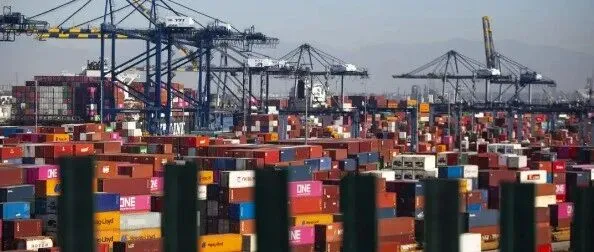 亚洲港口堵到 “停摆”？外贸人年前出货该咋办？（解读多港拥堵现状 + 实用应对建议）