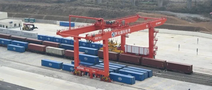 智慧联运加速<em>怀化</em>“出海”——探访<em>怀化</em>国际陆港多式联运中心