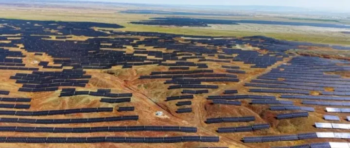 投资超9亿！克拉玛依30万千瓦光伏算电协同一体化项目试运行