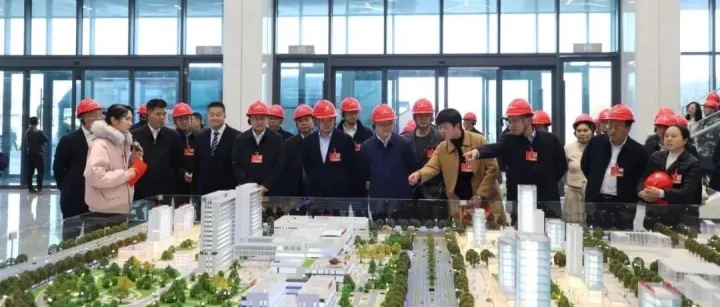 <em>婁底</em>市“兩會”代表巡禮廣醫(yī)一院<em>婁底</em>醫(yī)院項目  共繪健康<em>婁底</em>發(fā)展藍圖