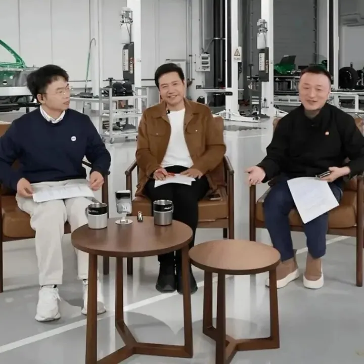 在工厂里， 有些每月拿两三万的主管、经理们，只要被撸了职位，马上就会像换了个人，往常的气质一扫而光！扎心但现实……