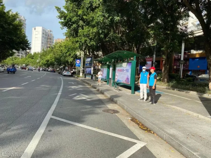 江门-华侨广场公交站(伊仕利装饰前) (1).jpg