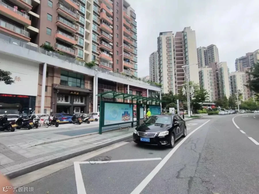 江门-华侨广场公交站(珠海线).jpg