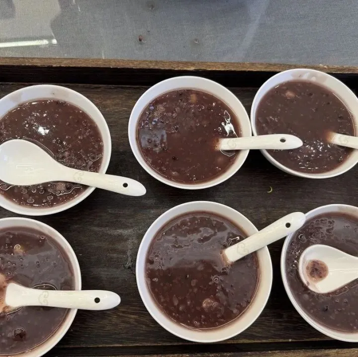 粥暖全城，暖意不散｜留芳茶社×留芳<em>桃園</em>里 臘八暖心時(shí)刻