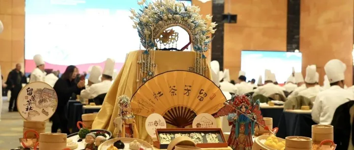 冠軍榮耀 早茶飛躍｜泰州干絲“百人炫技千斤絲”活動(dòng)盛大舉行！