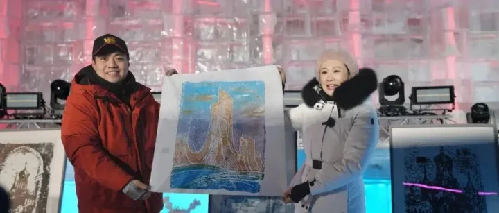 夢(mèng)想大舞臺(tái)驚喜再上新 非遺傳承人現(xiàn)場(chǎng)制作冰版畫(huà)送游客