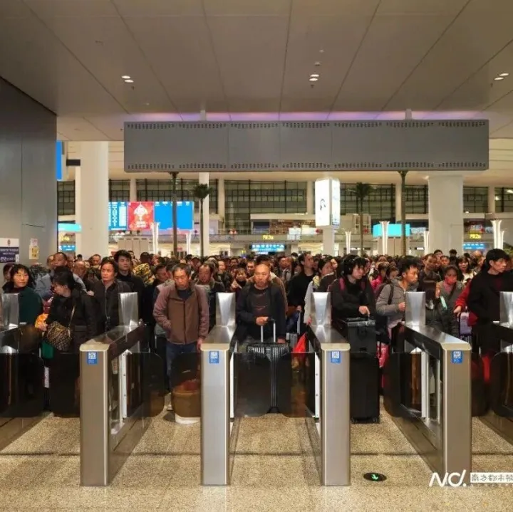 “特意买了首班车，就想早点回家”，多图直击广深铁路春运首日