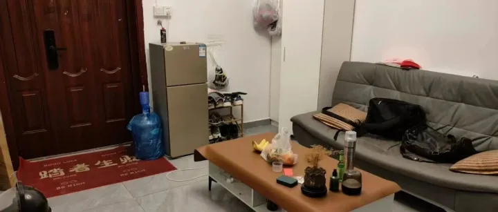 【芙蓉广场】2号线转租一室一厅1300月付可短租3个月