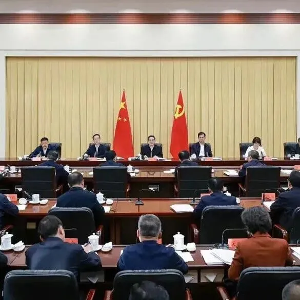 【党建学习】2025年度市（州）、省直党（工）委书记抓基层党建工作述职评议会议在贵阳召开 徐麟主持并讲话