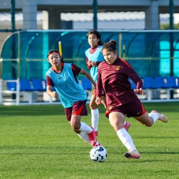 <em>U17</em>女足在光明集训