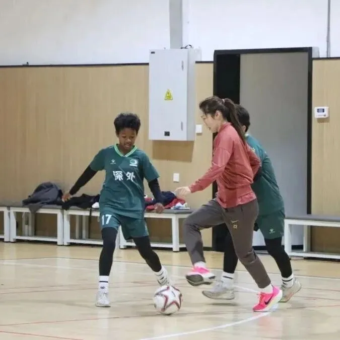 超燃一课！中国女足国家队进光明校园！