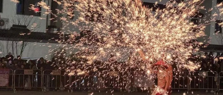 周末文苑丨熔鐵作花  燃壺照夜