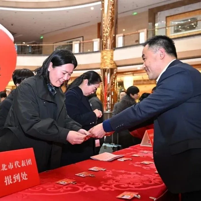 【聚焦省两会】安徽省人大代表抵肥报到