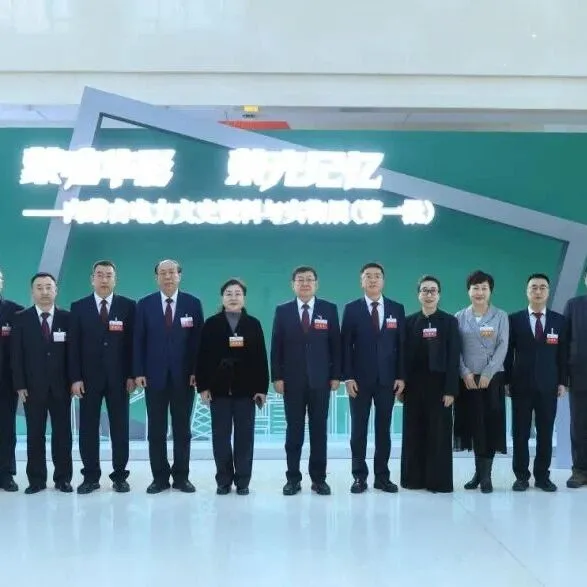 內(nèi)蒙古電力集團(tuán)成功舉辦“蒙電華彩 榮光記憶”文史資料與實(shí)物展