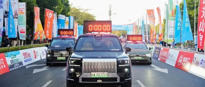 護航全馬征程，極氪見證突破時刻