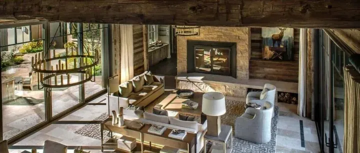 過(guò)渡風(fēng)格山居住宅