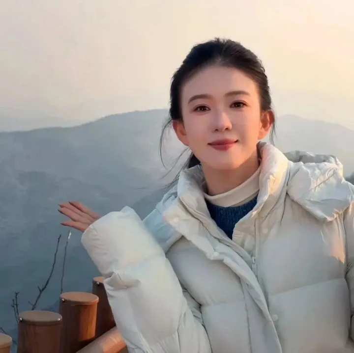 铅山气质美女教师，会乐器，体制内！