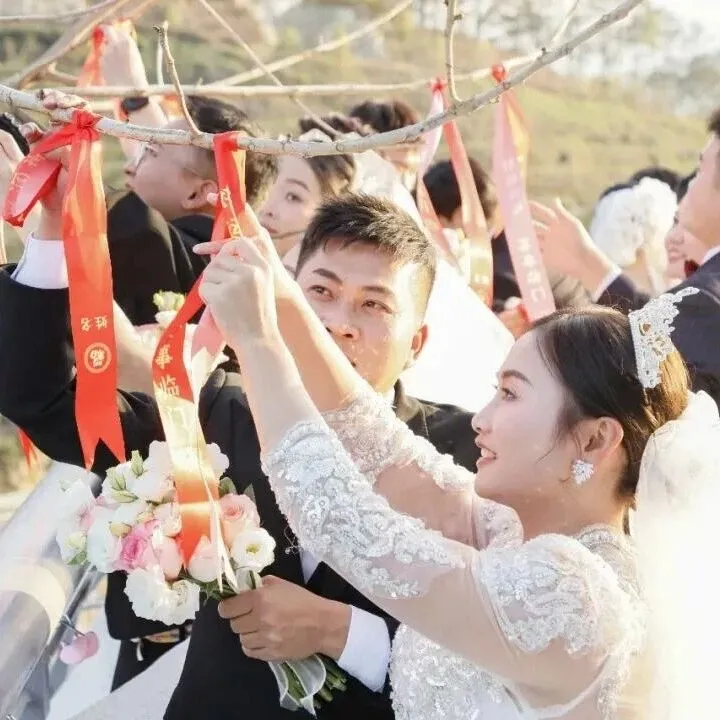 信宜“遇見李”：全國首個(gè)愛情主題停車區(qū)在我市落地開放