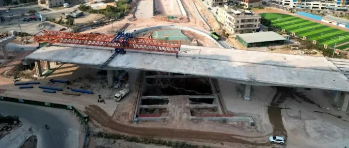 茂名路网全面发威，东环大道一期加速推进，两座立交成型，一座大桥贯通！