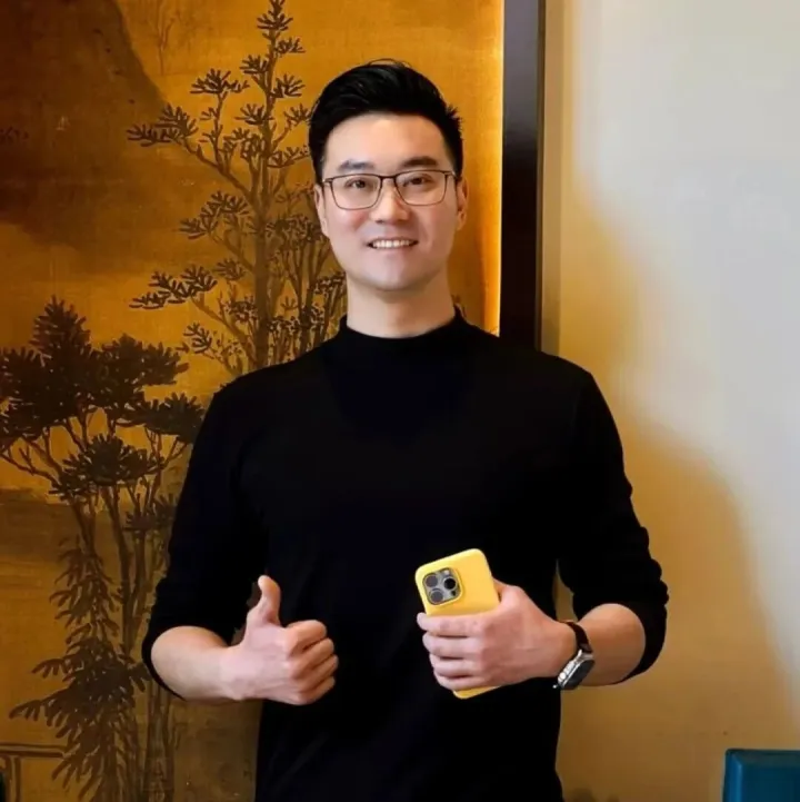 房车齐全+月入 2W！铅山小哥做外贸！