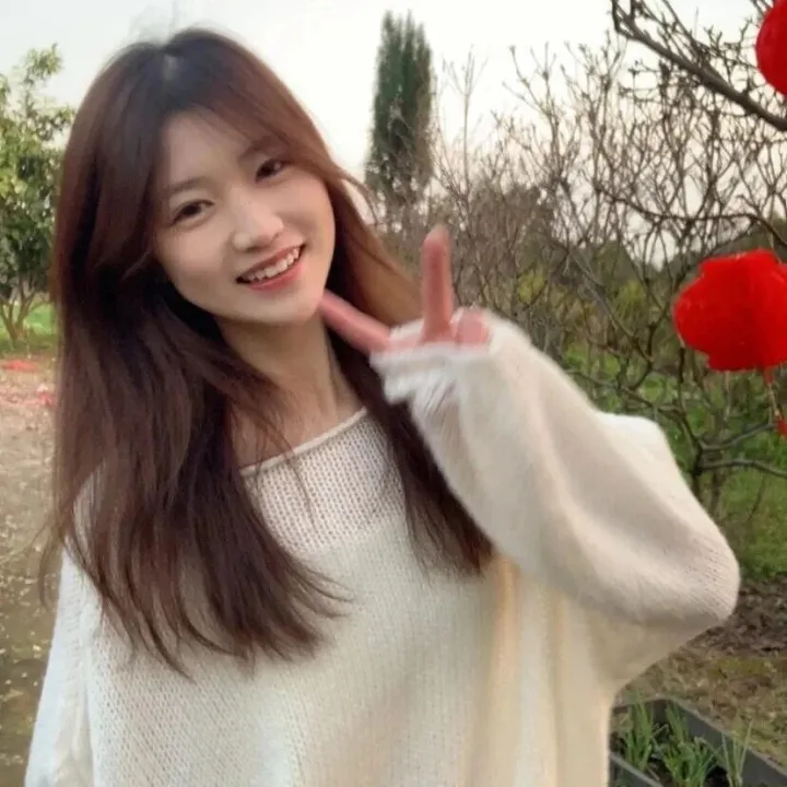 漂亮妹妹，铅山做电商，高中学历！