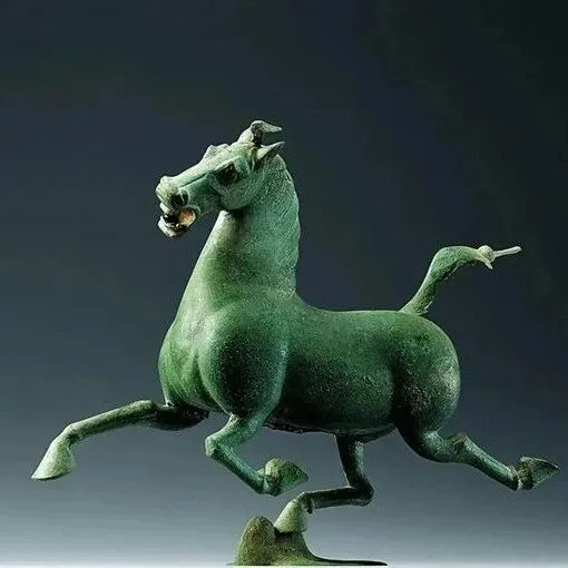 继声称“春秋时代没中国”后，绿营政客又对“马踏飞燕”下手，被批心态扭曲没文化