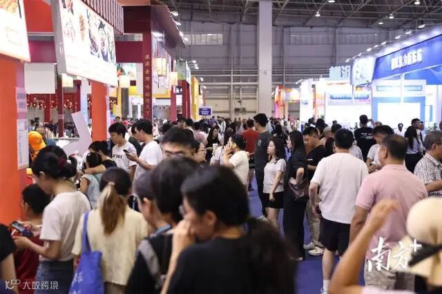 周末的东莞台博会热闹非凡。龚名扬 摄