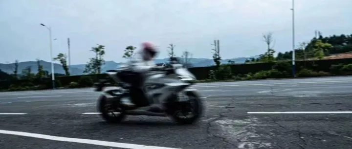 人像寫真館｜秋日征途?機(jī)車追風(fēng)記