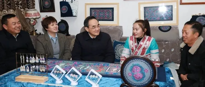 徐麟在畢節(jié)市黔西市調(diào)研