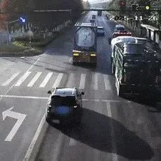 事发宿州城区！刹不住的小红车···